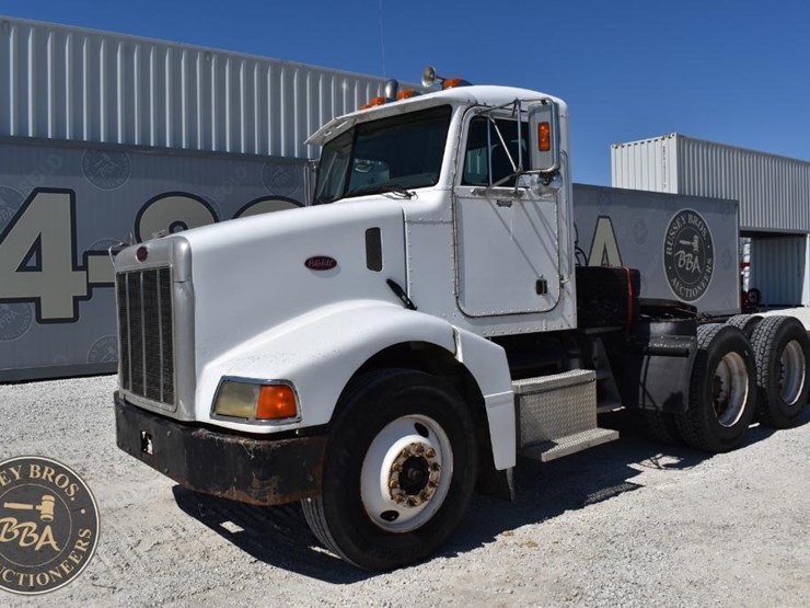2002-peterbilt-385-image-3