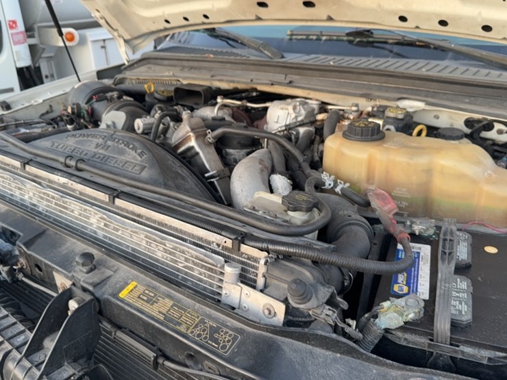 2010-ford-f550-image-21