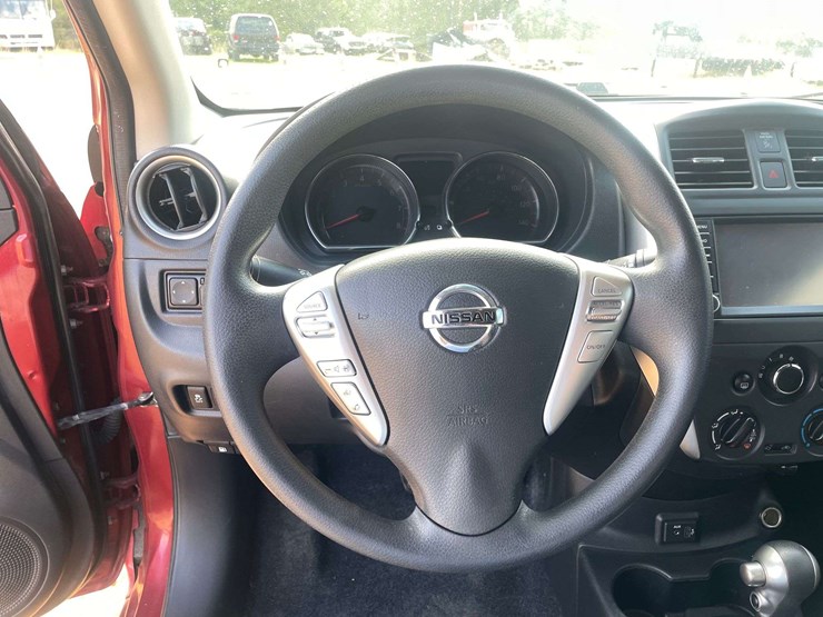2019-nissan-versa-sv-4-door-sedan-(114,431-miles)-image-11
