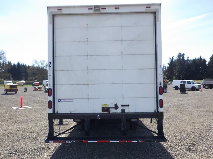 2010-isuzu-npr-image-6