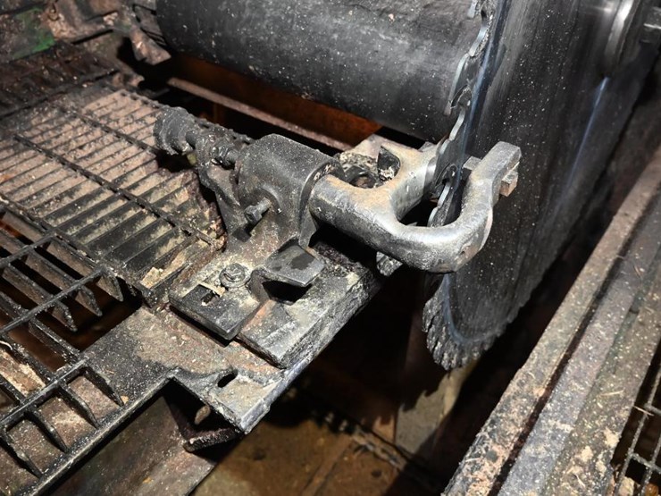 #118-•-56"-husk-with-top-saw-image-18