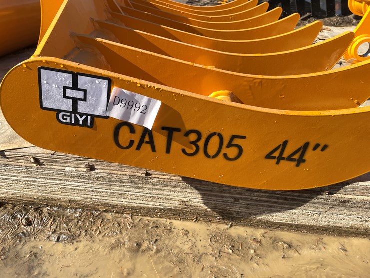 caterpillar-305-image-6