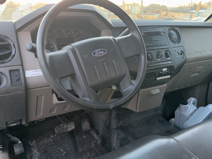 2010-ford-f550-image-19