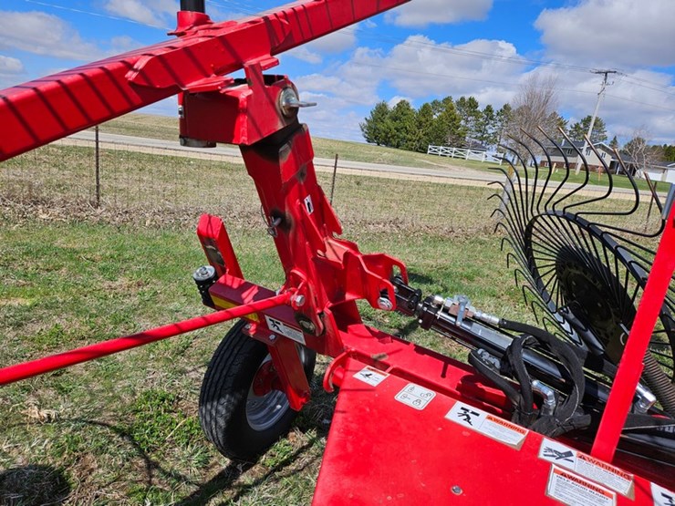 massey-ferguson-12-image-16