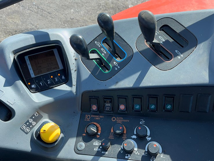 2016-kubota-m6-131-image-61