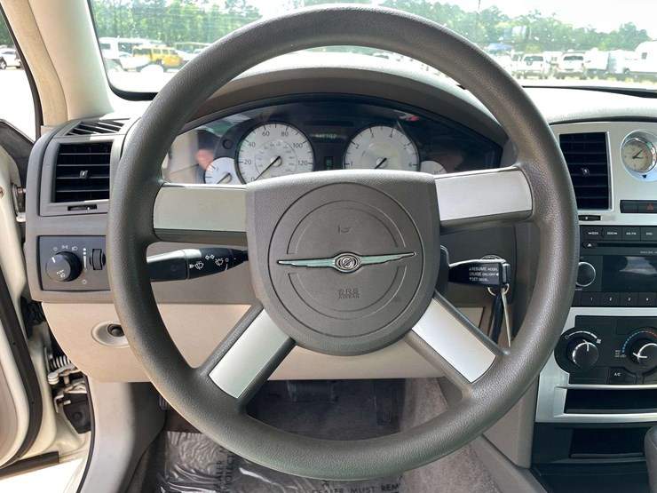 2010-chrysler-300-4-door-sedan-(119,302-miles)-image-12