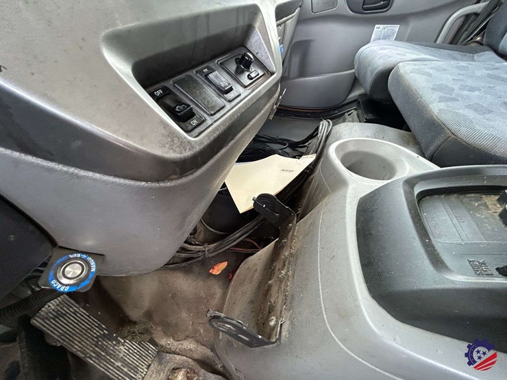 2013-ud-ud3300-s/a-garbage-truck-image-82