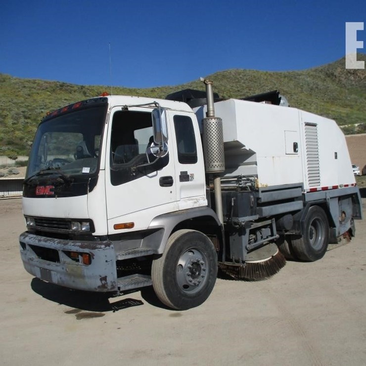 2004 GMC T7500