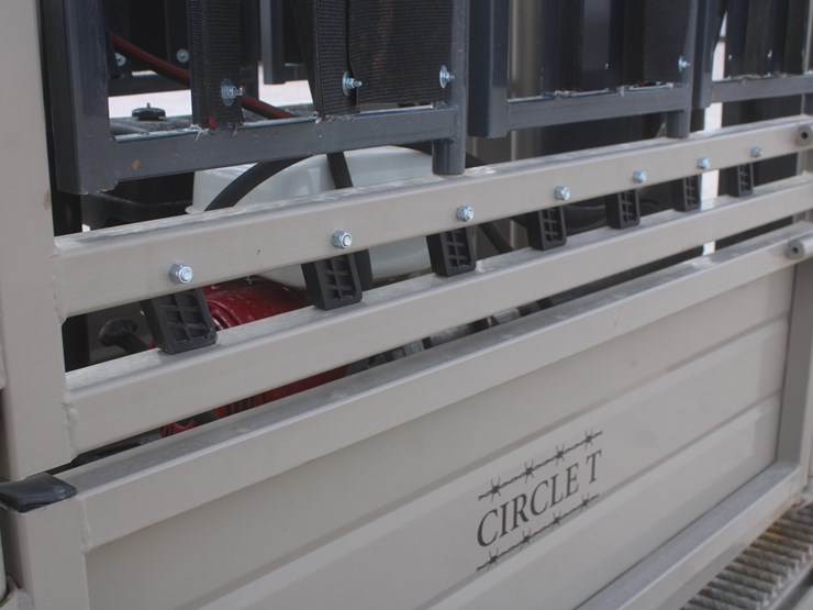 #1083-•-new-circle-t-portable-complete-cattle-processing-system-image-65