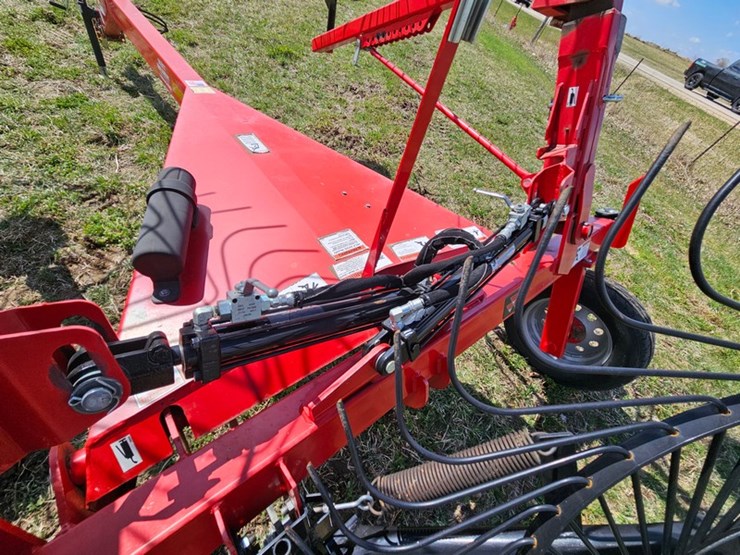 massey-ferguson-12-image-18