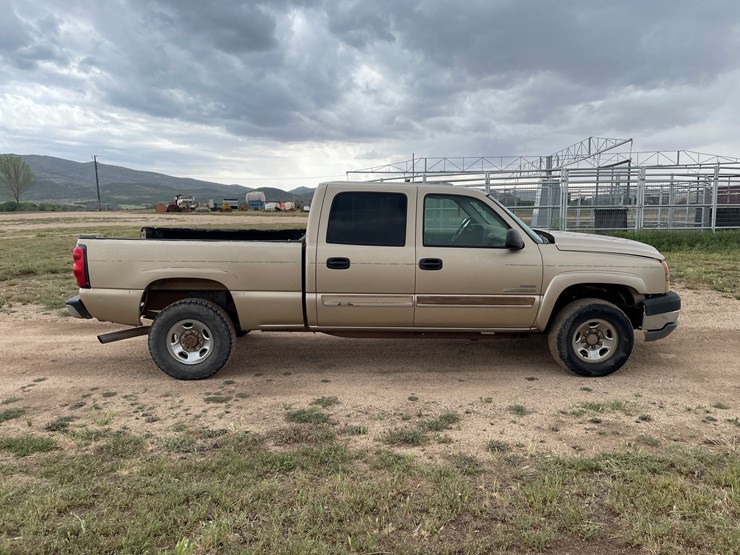 #4006-•-2005-chevy-crew-cab-truck-(az-title)-image-2