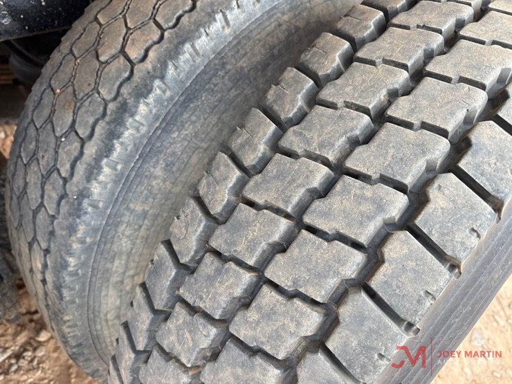 2001-mack-ch613-image-14