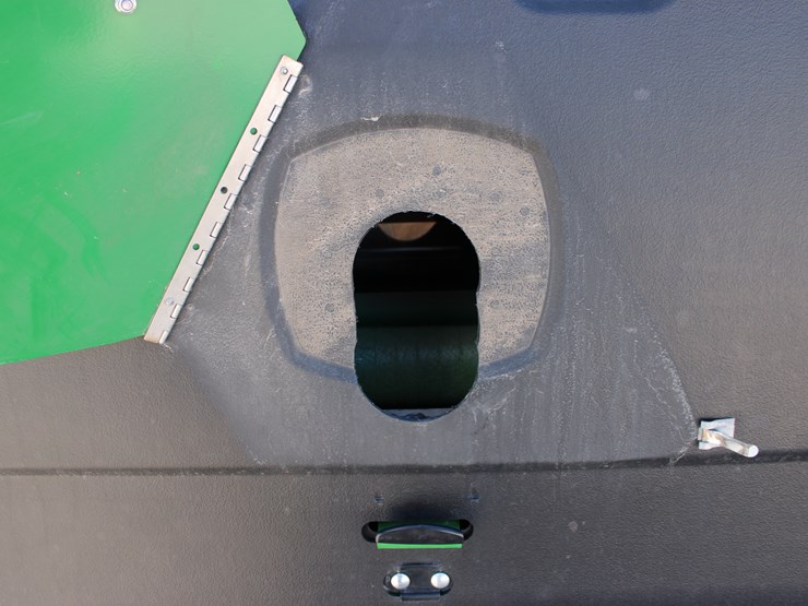 2022-john-deere-560r-image-43