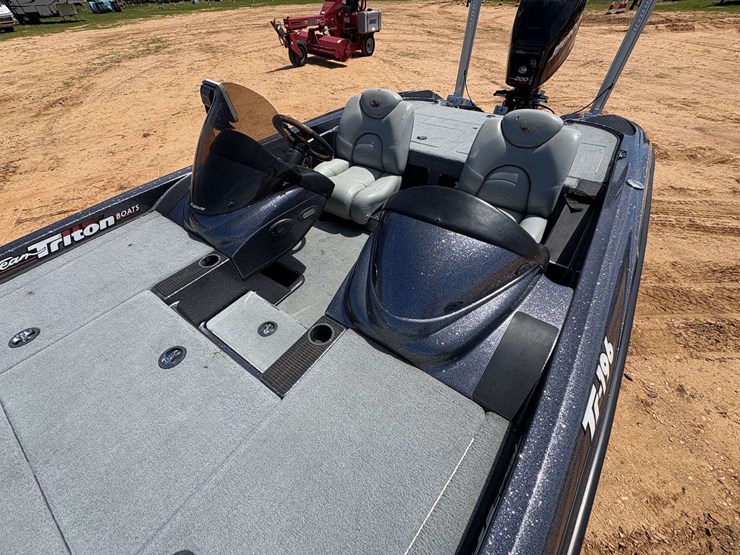 2005-triton-tr-196-w/-tandem-axle-boat-trailer-image-8