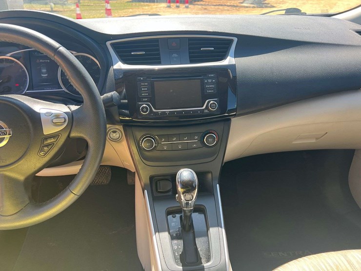 2017-nissan-sentra-sv-4-door-sedan-(169,691-miles)-image-13