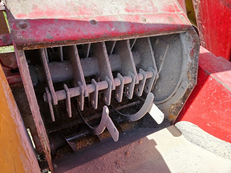 new-holland-355-image-14