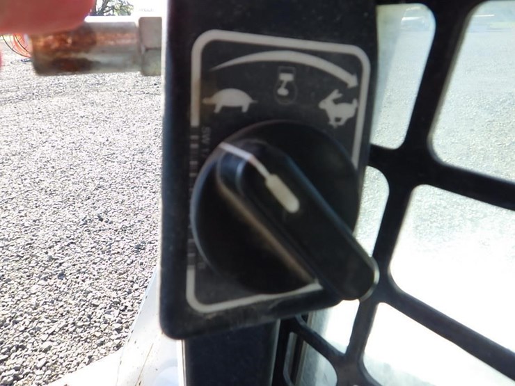 2021-bobcat-t740-image-31