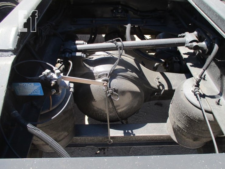 2008-peterbilt-367-image-17