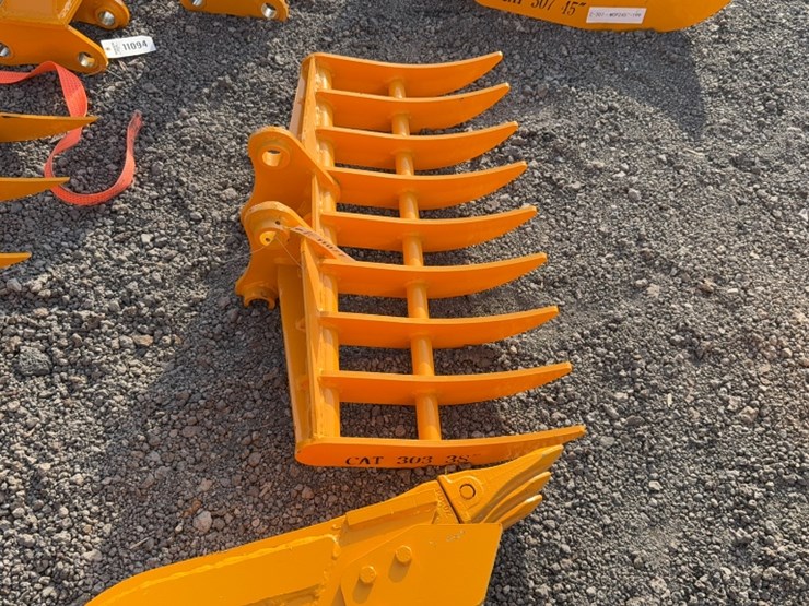 caterpillar-303-image-2