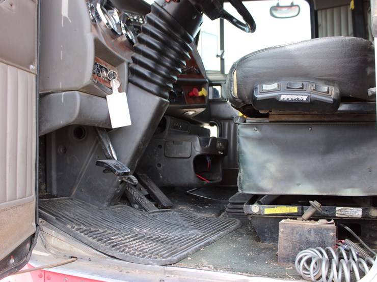 2004-kenworth-t800-image-43