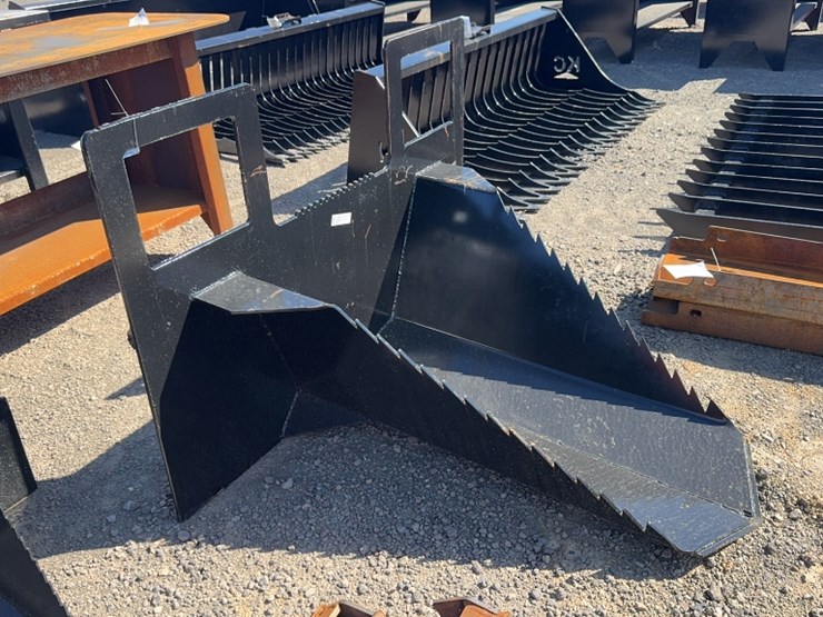 #1033-•-skid-steer-stump-bucket-image-1