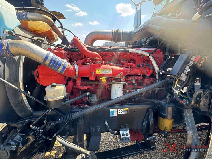 2015-peterbilt-389-image-38