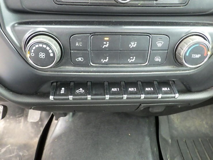 2017-chevrolet-2500-image-34