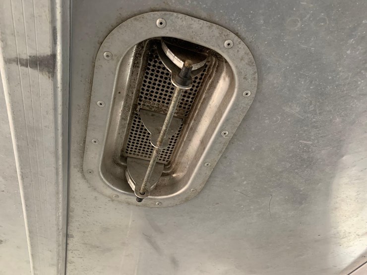 2003-exiss-sport-horse-trailer-image-12