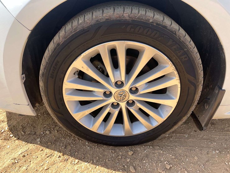 2013-toyota-avalon-hybrid-limited-4-door-sedan-(399,665-miles)-image-19