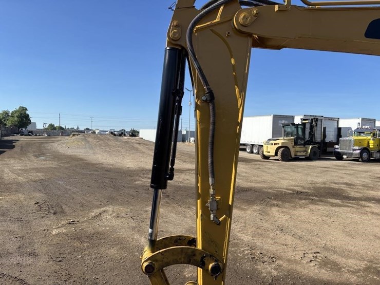 2015-caterpillar-305.5e2-cr-image-15