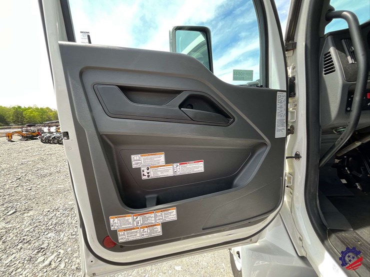 2025-kenworth-t380-image-115