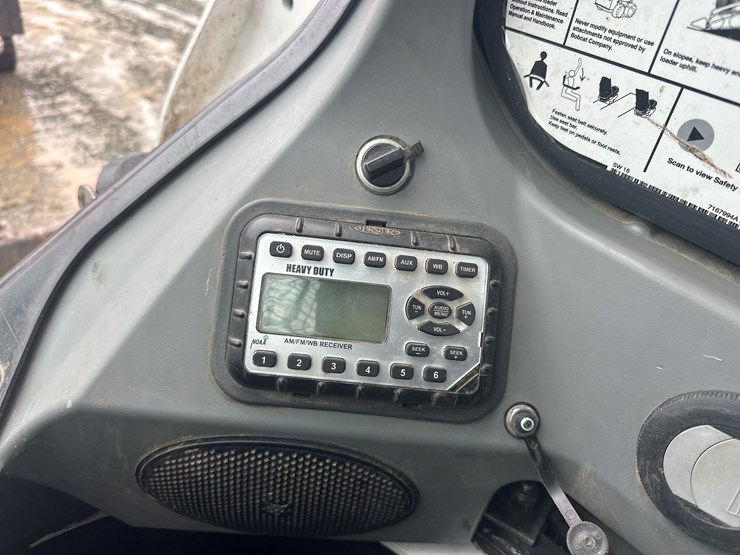 2022-bobcat-t770-image-33