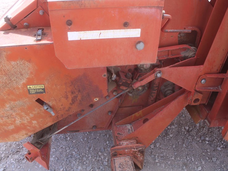 international-830-image-23