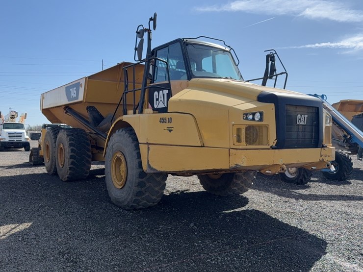 2017-caterpillar-745-image-3