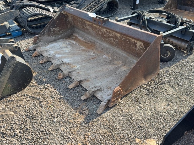 #2061-•-74"-skid-steeer-tooth-bucket-image-1