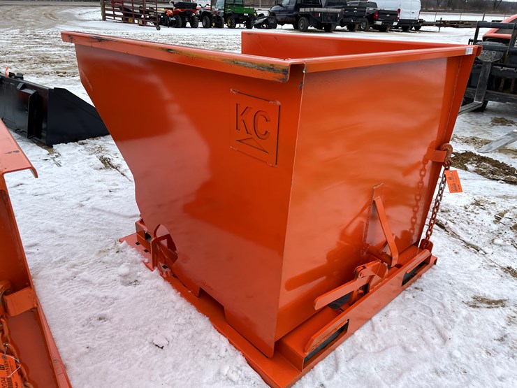 #2002-•-2-yard-self-dumping-hopper-image-6