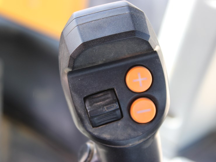 2021-deere-524p-image-45