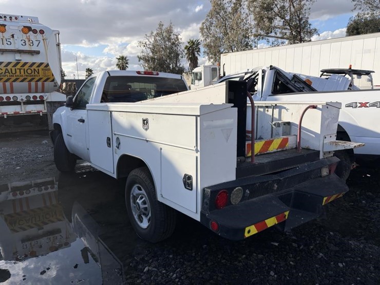 2013-chevrolet-2500-image-4