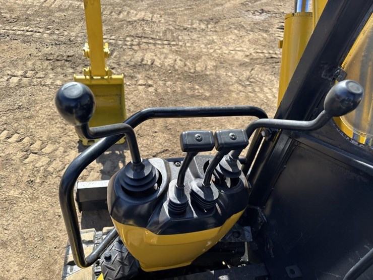 komatsu-pc28uu-2-image-25