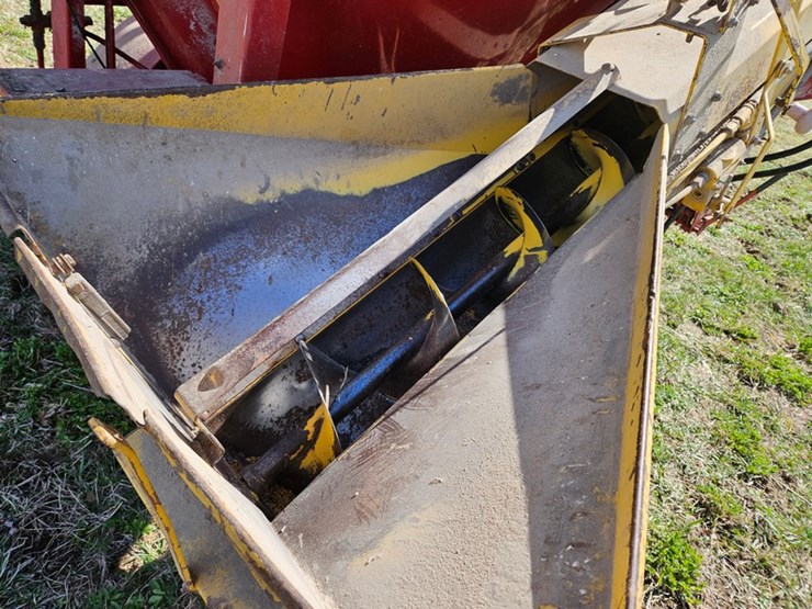 new-holland-355-image-26