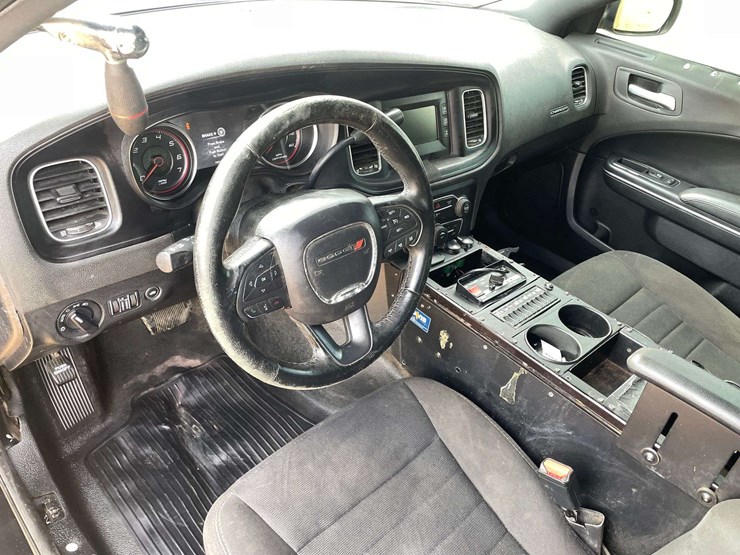 2017-dodge-charger-4-door-police-sedan-(79,558-miles)-image-11
