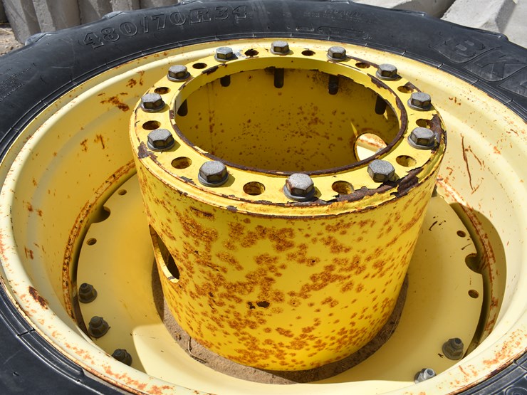 2009-john-deere-8330-image-97