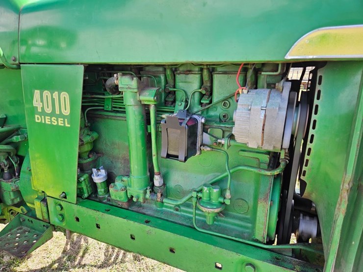 john-deere-4010-image-13