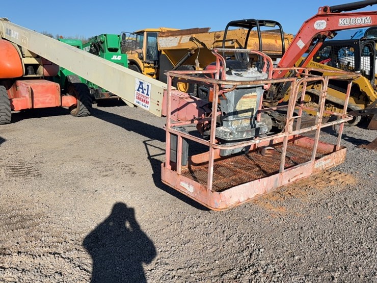2002-jlg-800s-image-2