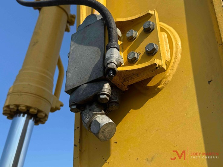 komatsu-pc210-lc-10-image-17