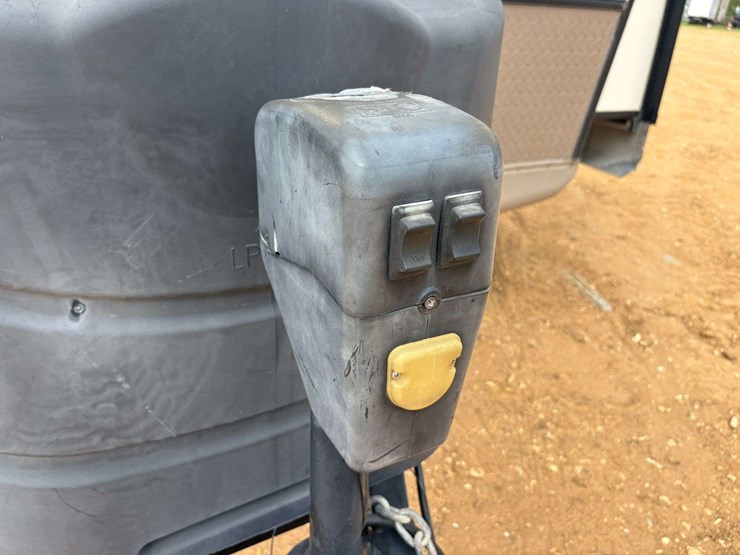 2015-rockwood-2608ws-travel-trailer-image-7