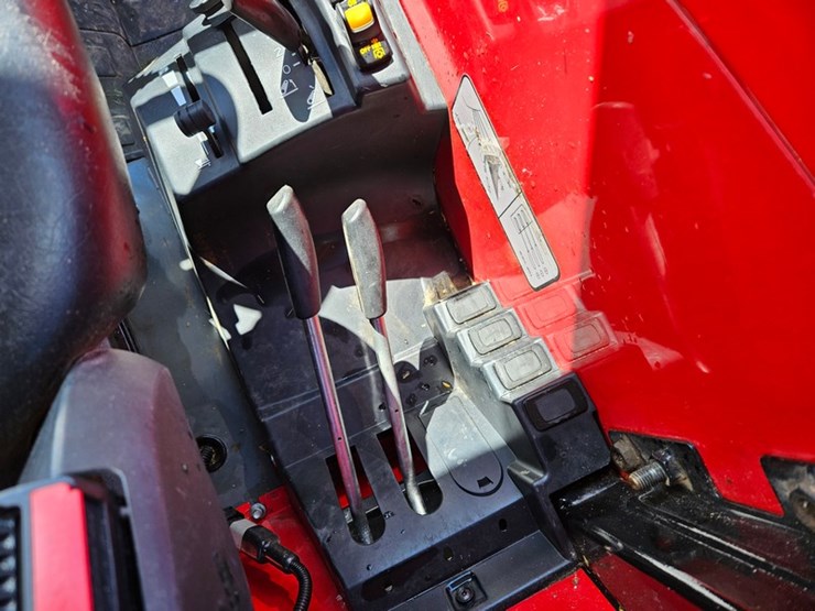 massey-ferguson-4710-image-28