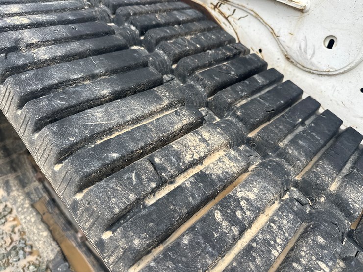 2022-bobcat-t770-image-63