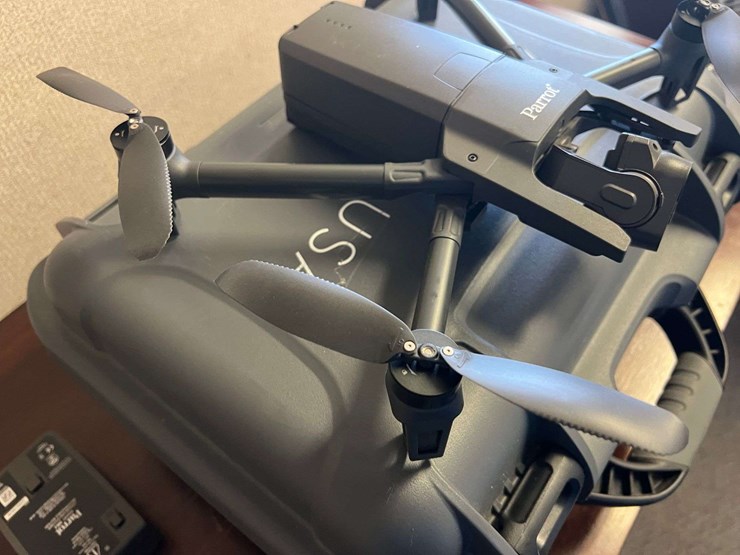 parrot-anafi-usa-foldable-drone-with-4k/thermal-camera-image-12