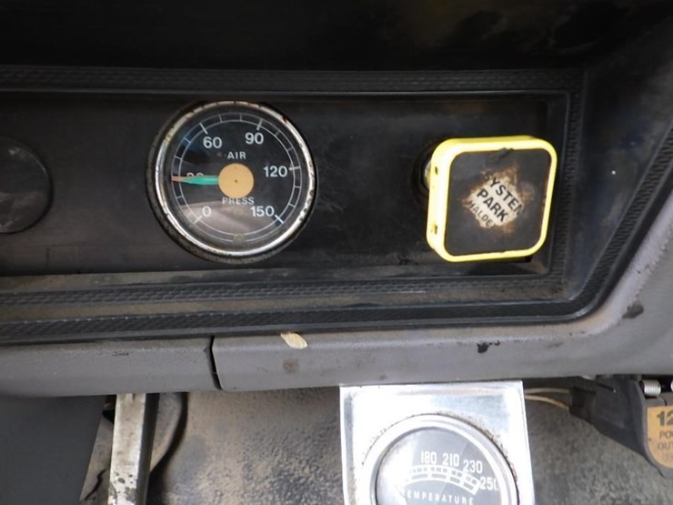 1995-ford-f800-image-37